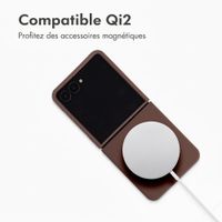 Accezz Coque Liquid Silicone avec MagSafe Samsung Galaxy Z Flip 8 - New Tea Brown