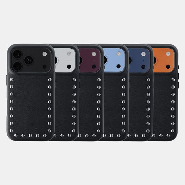 Selencia Coque arrière Studs avec MagSafe Apple iPhone 18 Pro / 17 Pro - Velvet Black