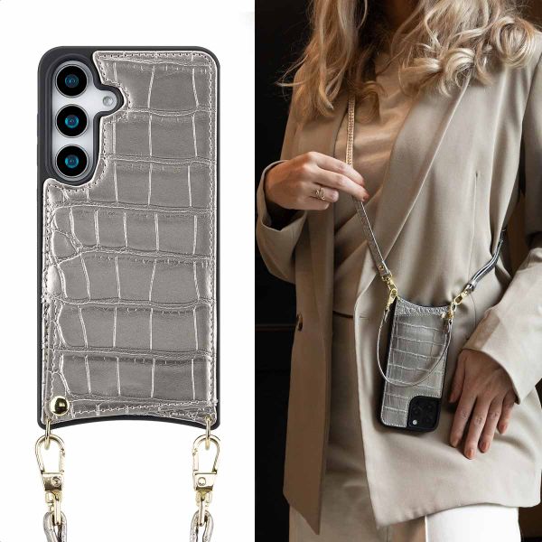 Selencia Coque de télephone Nova Croco avec cordon et porte-cartes Samsung Galaxy S25 - Argent