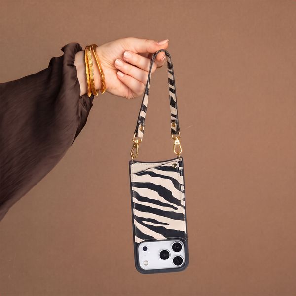 Selencia Coque de télephone Nova avec cordon et porte-cartes Apple iPhone 16 - Zazzy Zebra