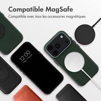 Accezz Coque arrière en cuir avec MagSafe Apple iPhone 18 Pro Max / 17 Pro Max - Cedar Green