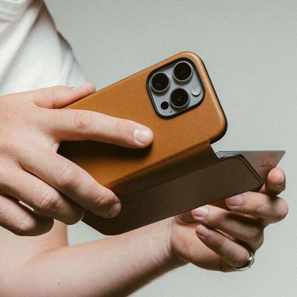 Nomad Étui de télephone portefeuille Modern Leather Folio Apple iPhone 16 Pro Max - English Tan