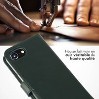 Selencia Étui portefeuille en cuir véritable Apple iPhone 17e / 16e - Vert