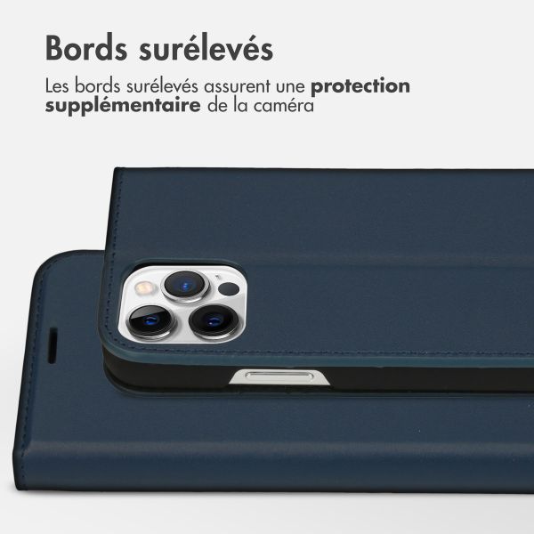 Accezz Étui de télephone Slim Folio en cuir de qualité supérieure Apple iPhone 12 (Pro) - Bleu foncé