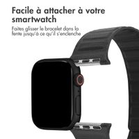 Accezz Bracelet en cuir véritable magnétique Apple Watch | 44/45/46/49 mm - Noir
