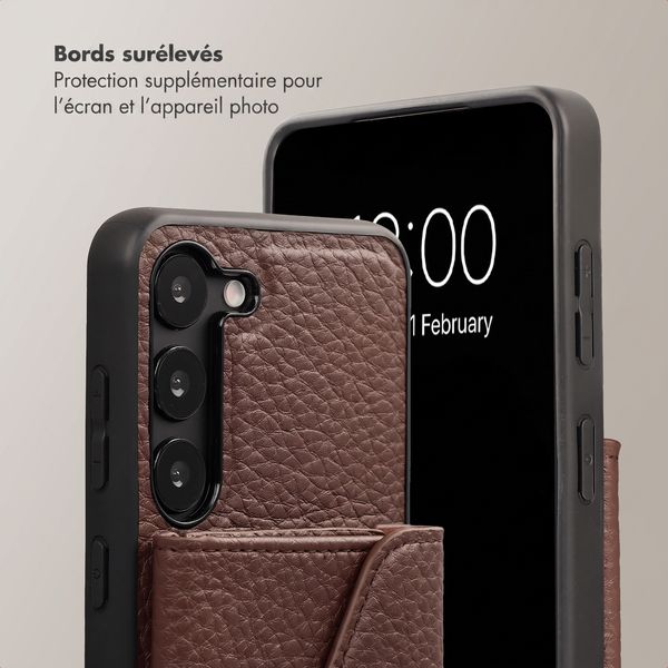 Selencia Coque de télephone Sera avec cordon et porte-cartes enveloppe Samsung Galaxy S23 - Chocolate Brown