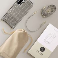 Selencia Coque de télephone Nova Croco avec cordon et porte-cartes Samsung Galaxy A36 / A56 - Argent