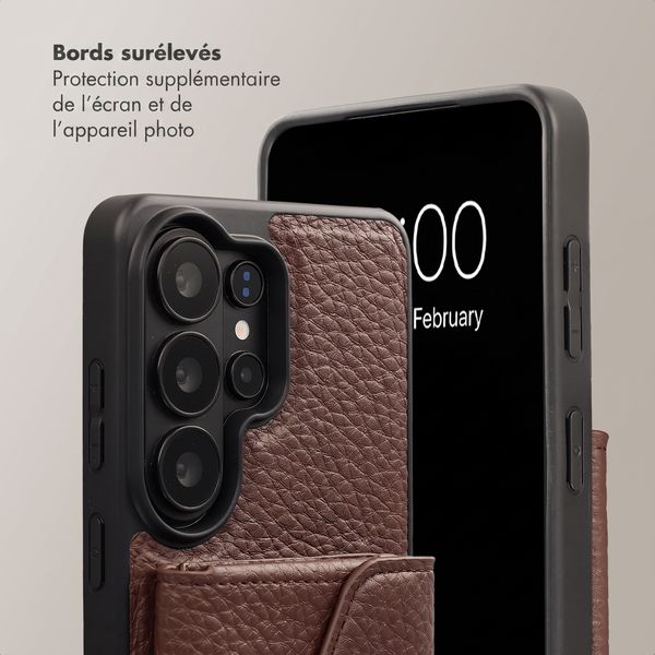 Selencia Coque de télephone Sera avec cordon et porte-cartes enveloppe Samsung Galaxy S26 Ultra - Chocolate Brown