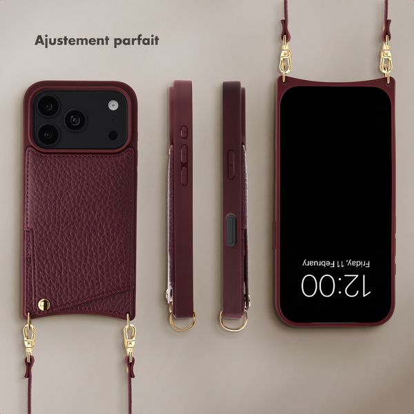 Selencia Coque de télephone Nova avec cordon et porte-cartes Apple iPhone 18 Pro Max / 17 Pro Max - Bold Burgundy