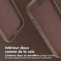 Accezz Coque arrière en cuir avec MagSafe Apple iPhone 17e / 16e - Marron café