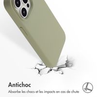Accezz Coque Liquid Silicone avec MagSafe Apple iPhone 15 Pro - Cooper Green