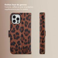 Selencia Étui de télephone portefeuille imprimé léopard Sabi Apple iPhone 12 (Pro) - Mocha Brown