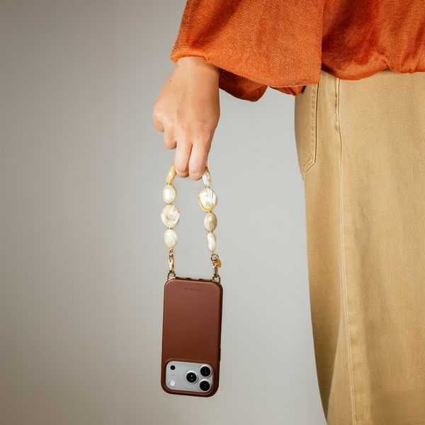 Selencia Coque arrière Rivièra avec MagSafe avec crochets amovibles Apple iPhone 15 Pro - Choco Brown