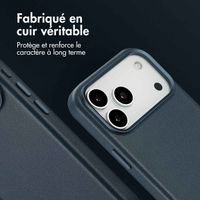 Accezz Coque arrière en cuir avec MagSafe Apple iPhone 17 Pro Max - Nightfall Blue