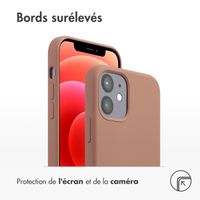 Accezz Coque Liquid Silicone avec MagSafe Apple iPhone 12 (Pro) - Marron clair