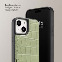 Selencia Coque de télephone Nova Croco avec cordon et porte-cartes Apple iPhone 15 - Sage Green