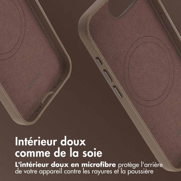 Accezz Coque arrière en cuir avec MagSafe Apple iPhone 17e / 16e - Marron café
