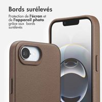 Accezz Coque arrière en cuir avec MagSafe Apple iPhone 17e / 16e - Marron café