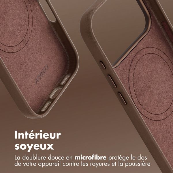 Accezz Coque arrière en cuir avec MagSafe Apple iPhone 18 Pro / 17 Pro - Marron café