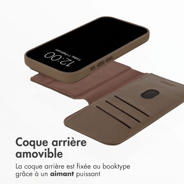 Accezz Étui de télephone portefeuille en cuir 2-en-1 avec MagSafe Apple iPhone 18 Pro / 17 Pro - Marron café