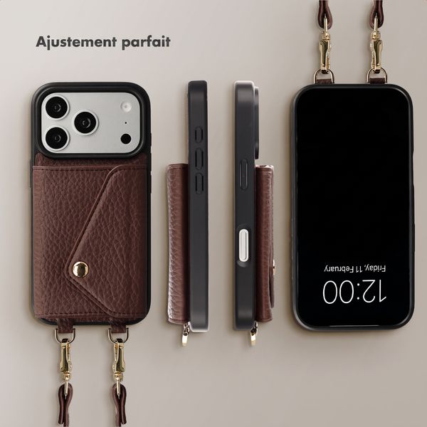 Selencia Coque de télephone Sera avec cordon et porte-cartes enveloppe Apple iPhone 17 Pro Max - Chocolate Brown