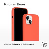 Accezz Coque Liquid Silicone Apple iPhone 15 - Nectarine