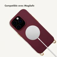 Selencia Coque arrière Rivièra avec MagSafe avec crochets amovibles Apple iPhone 15 Pro - Bold Burgundy