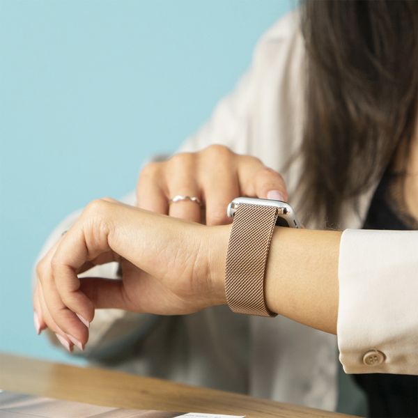 imoshion Bracelet magnétique milanais Fitbit Versa 4/ 3 / Sense (2) - Rose Doré