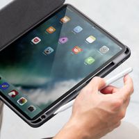 Uniq Étui Moven Apple iPad Air 13 pouces (2026) M4 / (2025) M3 / (2024) M2 - Stone Blue