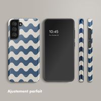 Selencia Coque arrière Vivid Samsung Galaxy S21 FE - Wave Vibes Classic Blue