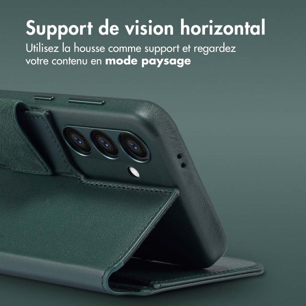 Accezz Étui de télephone portefeuille en cuir 2-en-1 avec MagSafe Samsung Galaxy S24 - Cedar Green