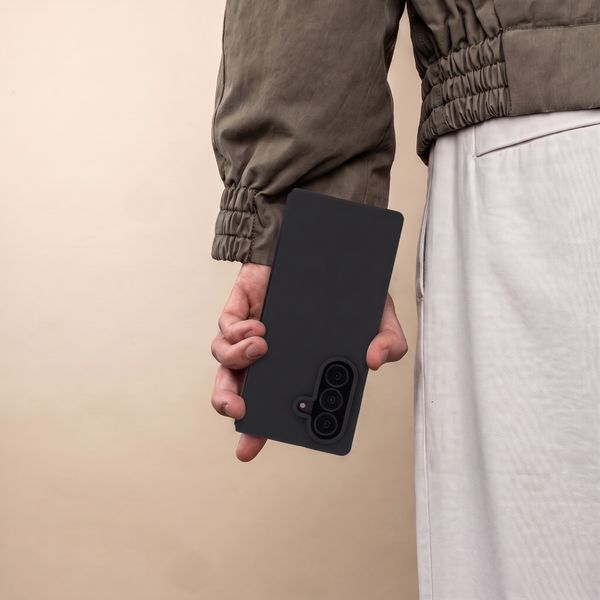 Accezz Coque Liquid Silicone avec MagSafe Samsung Galaxy Z Fold 8 Ultra - Noir