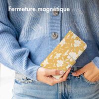 imoshion Étui de télephone portefeuille Design Apple iPhone 12 (Pro) - Yellow Flowers