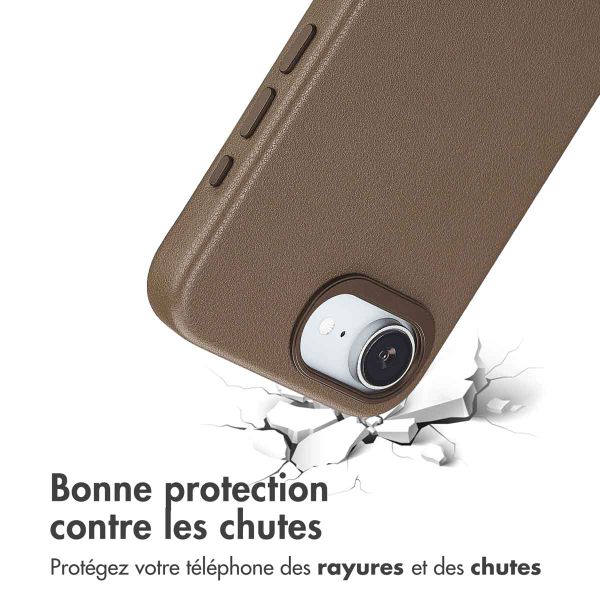 Accezz Coque arrière en cuir avec MagSafe Apple iPhone 17e / 16e - Marron café