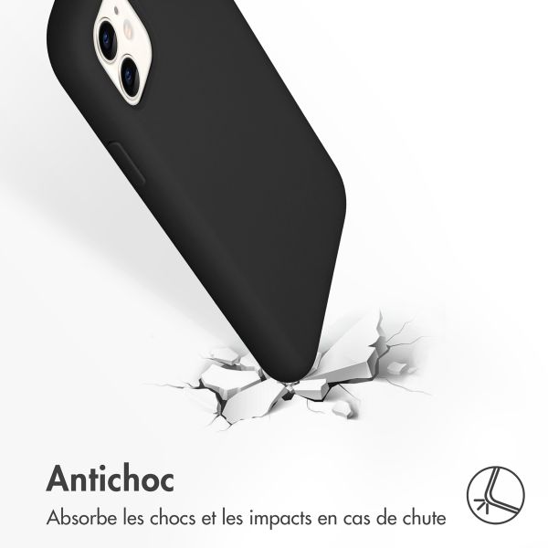 Accezz Coque Liquid Silicone Apple iPhone 11 - Noir
