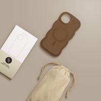 Selencia Coque arrière Wavy avec MagSafe Apple iPhone 14 / 13 - Mocha Brown