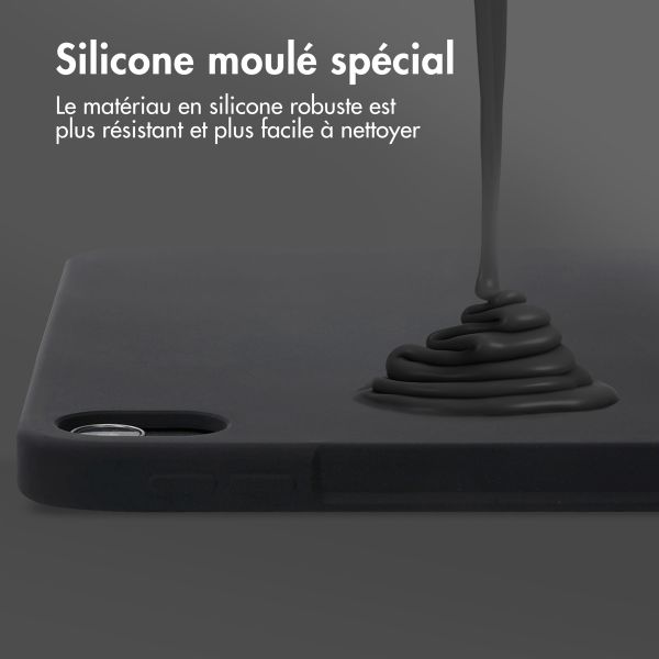 Accezz Coque Liquid Silicone avec porte-stylet Apple iPad Air 11 pouces (2026) M4 / (2025) M3 / (2024) M2 / Air 5 (2022) / Air 4 (2020) - Noir