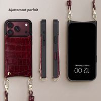 Selencia Coque de télephone Nova Croco avec cordon et porte-cartes Apple iPhone 18 Pro / 17 Pro - Burgundy
