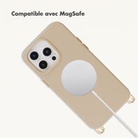 Selencia Coque arrière Rivièra avec MagSafe avec crochets amovibles Apple iPhone 13 Pro - Milky Latte