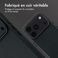 Accezz Coque arrière en cuir avec MagSafe Apple iPhone 18 Pro Max / 17 Pro Max - Onyx Black