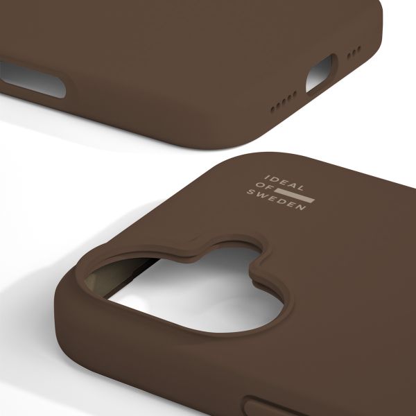 iDeal of Sweden Coque en silicone avec MagSafe Apple iPhone 16 - Mocha Mousse