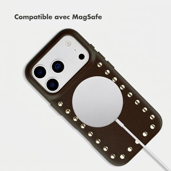 Selencia Coque arrière Studs avec MagSafe Apple iPhone 17 Pro Max - Cacao Crush