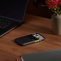 Beats Coque robuste avec MagSafe et contrôle de caméra Apple iPhone 17 Pro Max - Everest Black