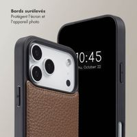 Selencia Coque de télephone Nova avec cordon et porte-cartes Apple iPhone 17 Pro Max - Mocha Brown