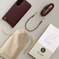Selencia Coque de télephone Nova Croco avec cordon et porte-cartes Samsung Galaxy A36 - Bold Burgundy