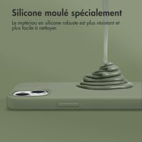 Accezz Coque Liquid Silicone avec MagSafe Apple iPhone 17 - Cooper Green