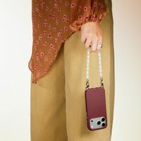 Selencia Coque arrière Rivièra avec MagSafe avec crochets amovibles Apple iPhone SE (2022 / 2020) / 8 / 7 - Bold Burgundy