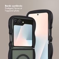 Selencia Coque arrière Wavy avec MagSafe Samsung Galaxy Z Flip 7 - Noir