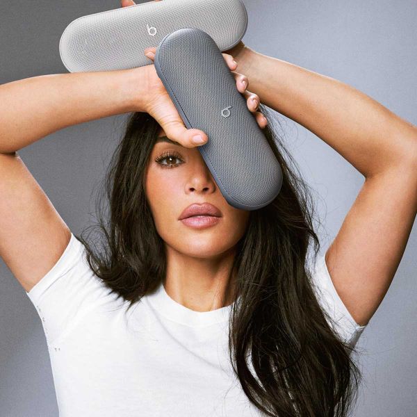 Beats Enceinte Bluetooth sans fil Pill x Kim Kardashian - Light Gray