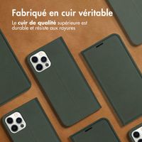 Accezz Étui de télephone Slim Folio en cuir de qualité supérieure Apple iPhone 12 (Pro) - Vert